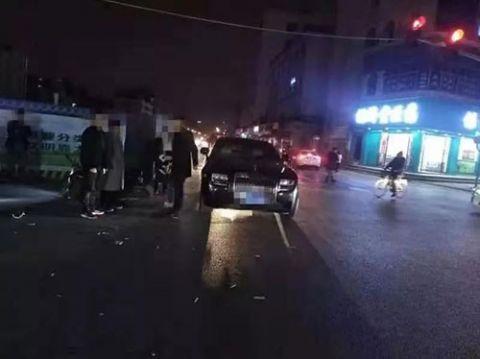 电动车撞劳斯莱斯需赔20万 电动车有保险可赔吗？