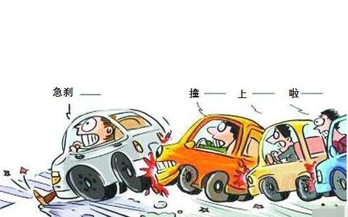 高速20辆车追尾 高速连环追尾由谁担责？