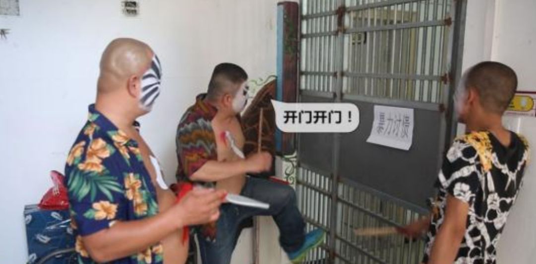 2020年参与黑社会打架砍人如何处罚?黑社会性质组织犯罪与黑社会犯罪的区别有哪些?