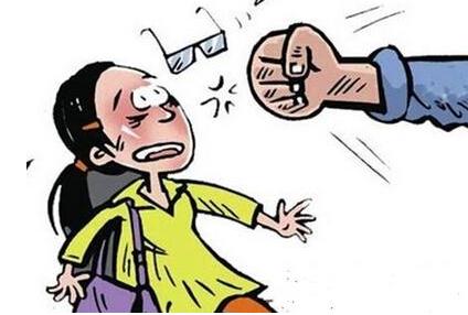 热刺大将怒揍球迷 打架对方先动手责任怎么分？