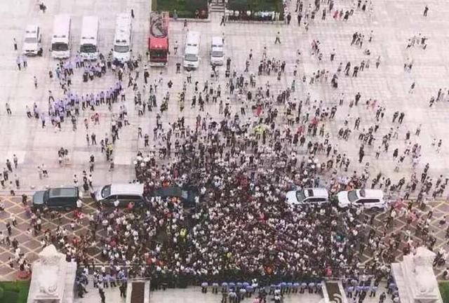 非法聚集多少人构成犯罪？非法集会怎么处罚？