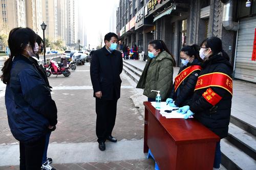 疫情期间居（村）民委员会的法定职责是什么？个人需要配合居（村）民委员的疫情管理工作吗？