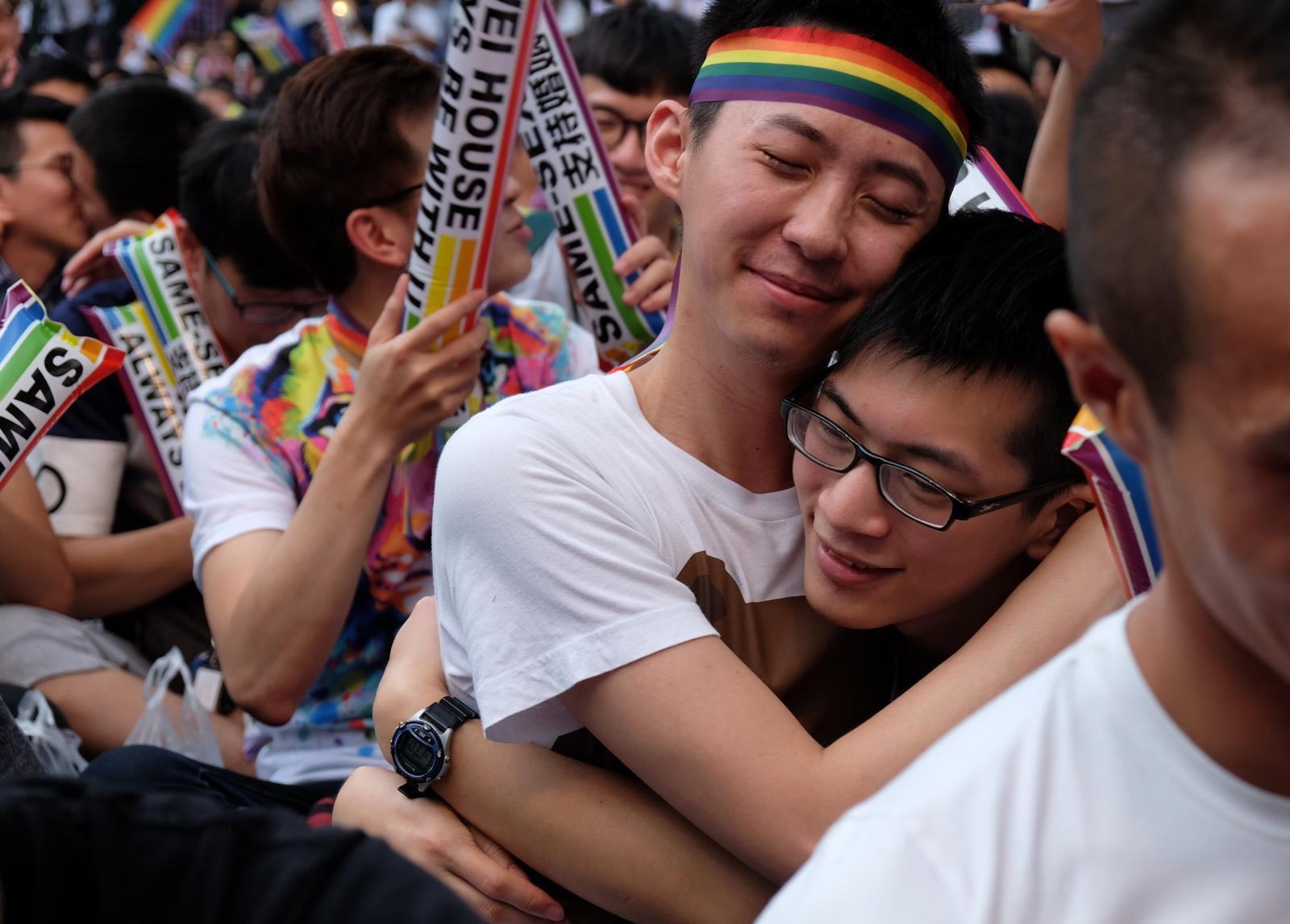 2020年在我国同性结婚受法律保护吗?国外办理的同性结婚登记在中国有法律效力吗?