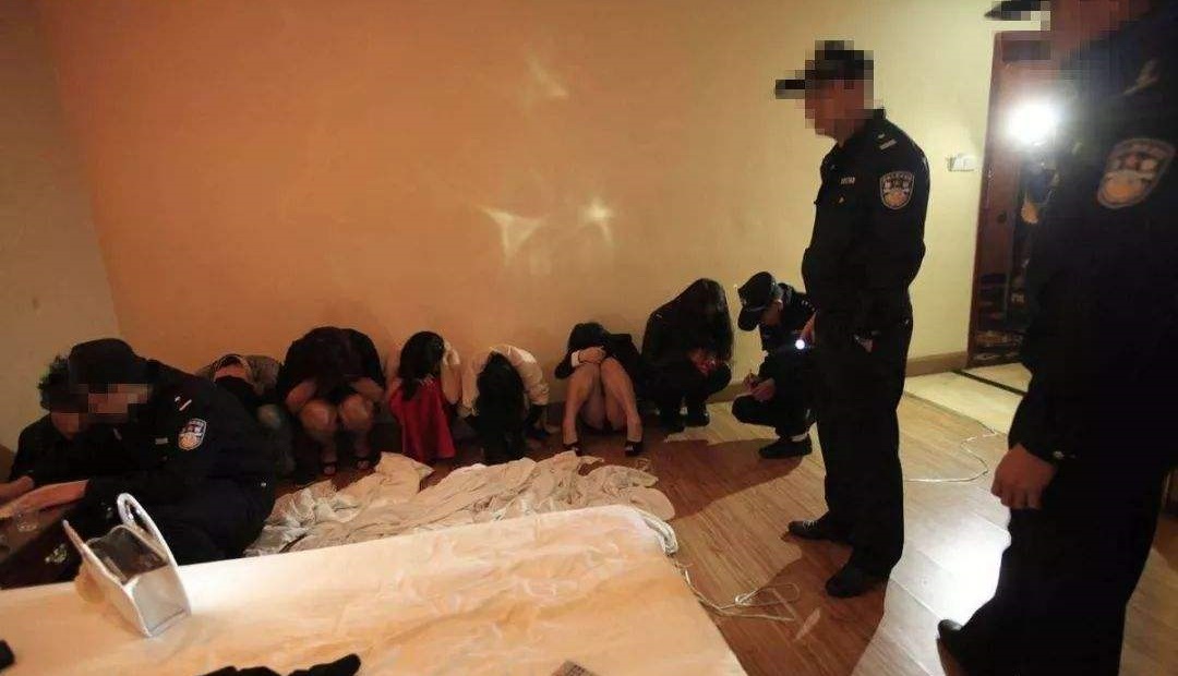  三个人性行为算不算聚众淫乱？聚众淫乱怎么处罚？