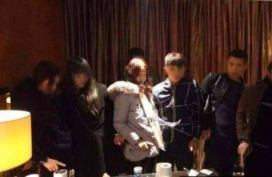  三个人性行为算不算聚众淫乱？聚众淫乱怎么处罚？