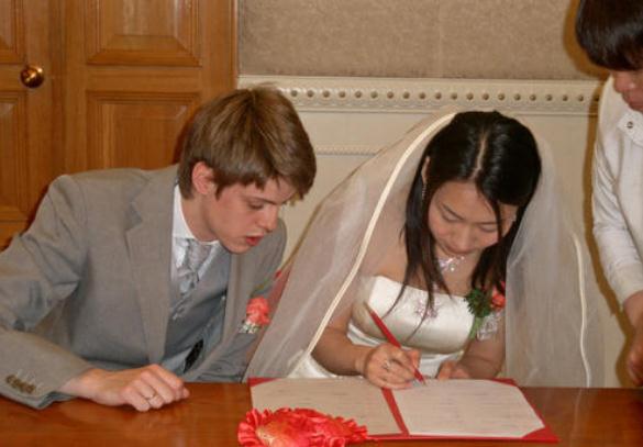 跨国结婚的手续是怎样的？跨国结婚的好处有哪些？