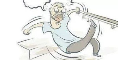 顾客在商场摔伤怎么处理?顾客在商场摔伤谁负责?