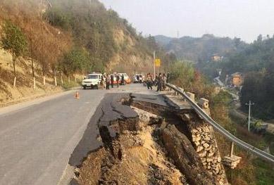 人行道垮塌行人掉坑 公路工程质量事故怎么判？