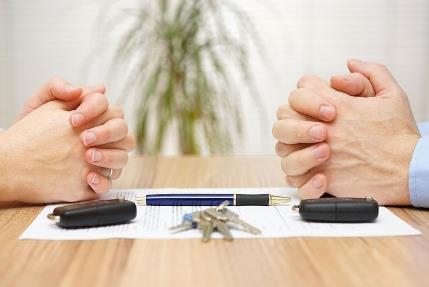 警方透露生父摔死幼童案细节 婚外同居生子算重婚罪吗