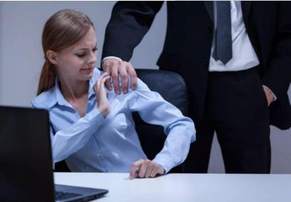 官方调查女教师举报校长性骚扰 职场性骚扰属于犯罪吗?