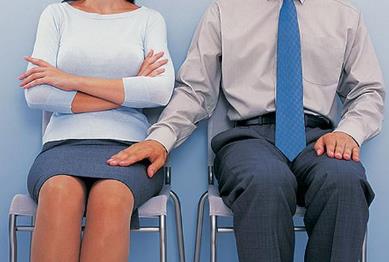 女孩称半年内多次遭上司性骚扰 性骚扰的表现形式有哪些？