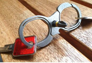 男子杀妻母亲陪运尸掩埋双双受审 帮助毁灭证据罪可判几年?