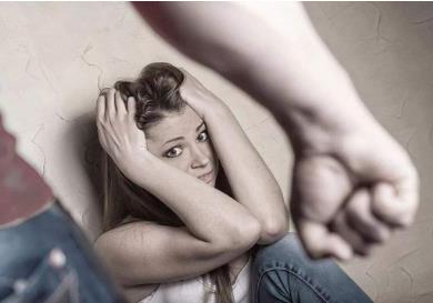 王自健前妻发文疑回应家暴 遇到家庭暴力怎么解决