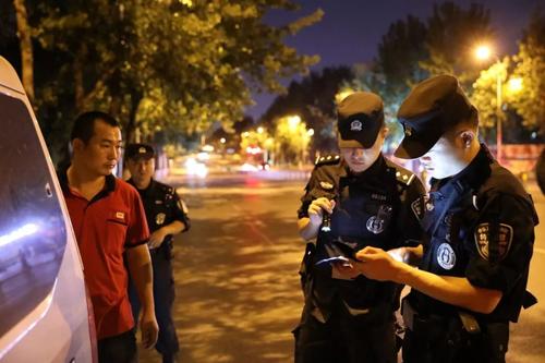 警察盘查的法律依据有哪些？警察盘查不配合会怎么样？