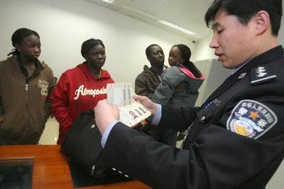 外国人在我国犯罪怎么处理?外国人犯罪适用哪国法律?