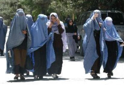 阿富汗禁止女学生在有男性场所唱歌 民法典中性骚扰有哪些规定？