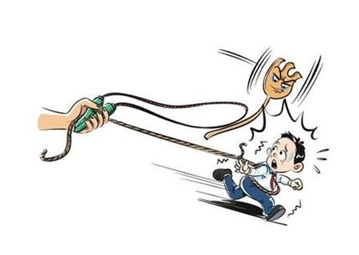 女子赶火车将女儿塞进行李箱 父母虐待孩子怎么处罚？