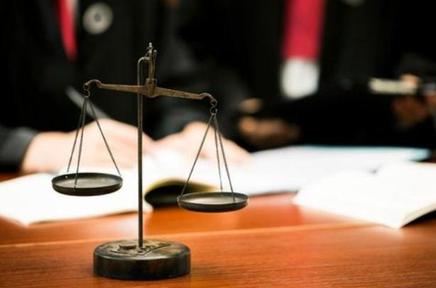 劳动仲裁可委托代理人吗？劳动仲裁委托律师怎么收费？