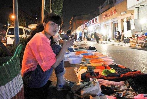 2021摆地摊违法吗？摆地摊卖高仿鞋违法吗？