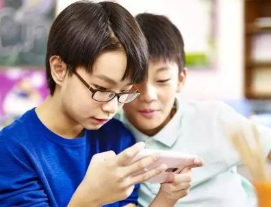 抢夺别人手机犯什么罪?抢夺别人手机怎么判刑?