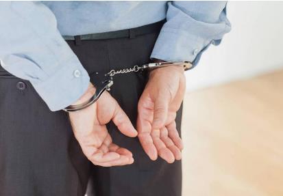 广州男子拒绝配合核检并袭警被刑拘 被刑事拘留后该怎么办？