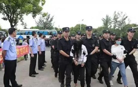 法定团伙犯罪案件怎么处理？关于团伙犯罪怎么认定？