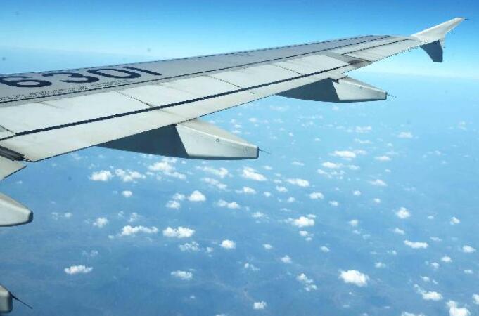 飞机延迟起飞多少时间要赔偿?飞机延迟起飞可以退票吗?