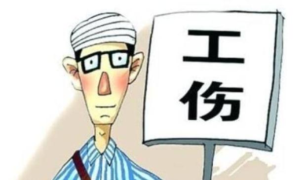 2021工伤治疗期间只发基本底薪合法？工伤治疗费用由谁出钱？