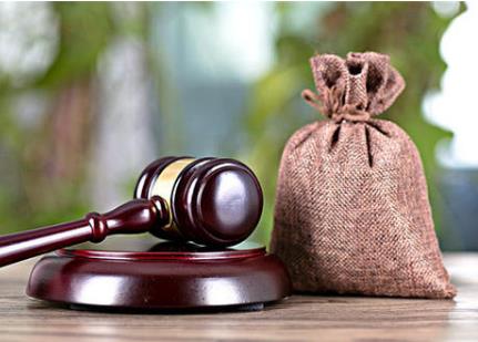 交通事故律师费由谁出?交通事故律师收费标准是多少?