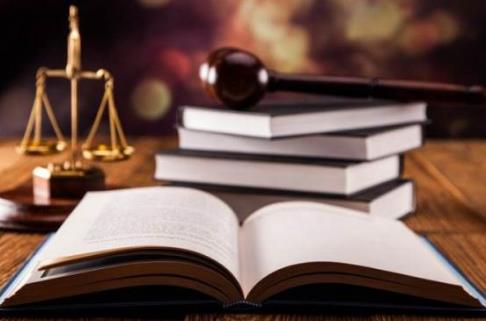 交通事故律师费由谁出?交通事故律师收费标准是多少?