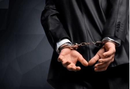 男扮女装偷拍女浴池被大妈怒锤 行政拘留10天可以提前出来吗？