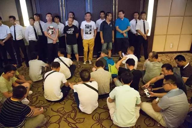 讨债堵门违法吗?怎样通过法律途径讨债?
