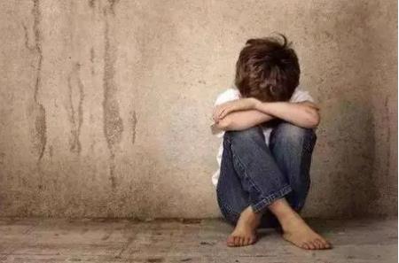 2022年父母虐待儿童犯法吗?虐待儿童如何处罚?