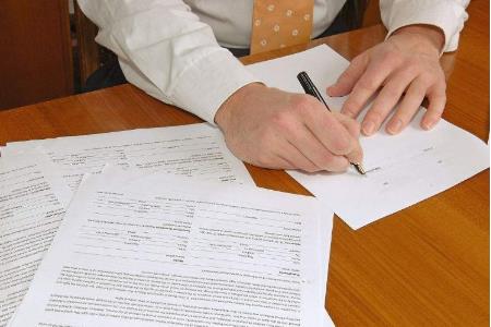 2022年10万元合同纠纷律师费多少钱?