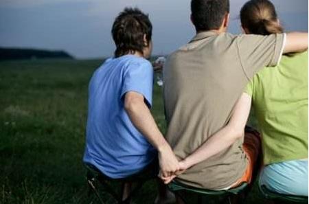 怎么查老公外遇的证据?老公外遇离婚财产如何分配?