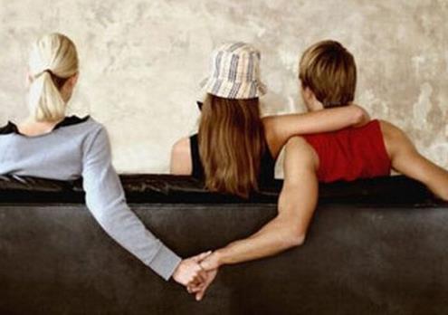 怎么查老公外遇的证据?老公外遇离婚财产如何分配?