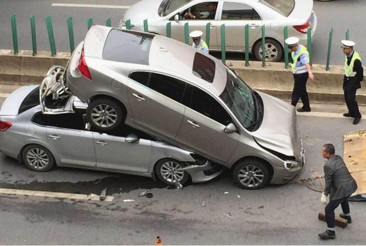 别人急刹车我追尾谁的责任?追尾全责交强险会赔吗?