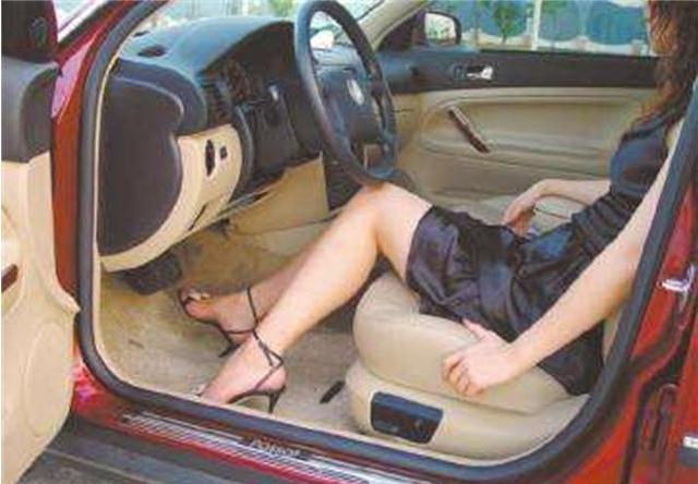 高跟鞋开车怎么处罚?高跟鞋开车出事故谁的责任?