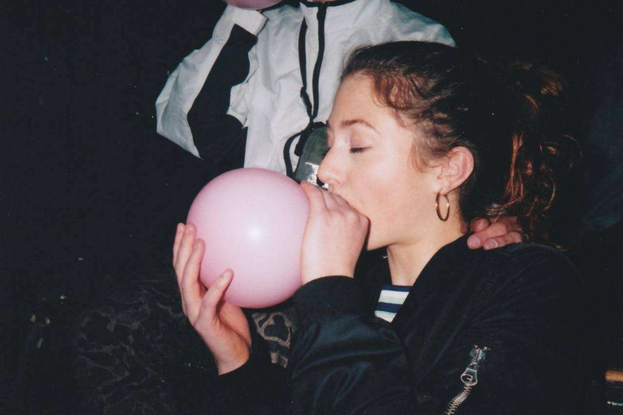 2022中国吸笑气算犯法?贩卖笑气就是贩毒吗?