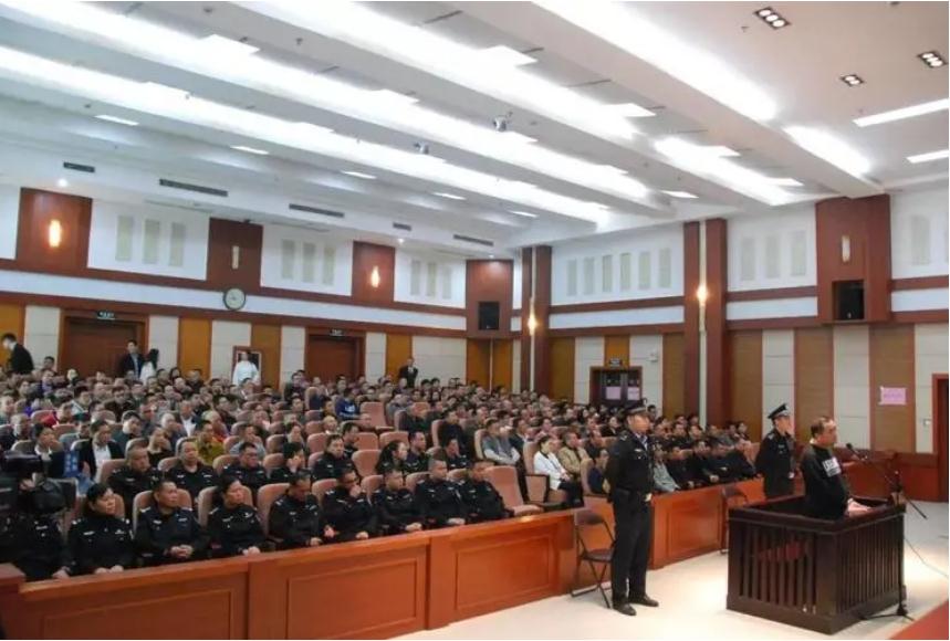 被告人需要找律师吗?被告人躲避不出现怎么办?