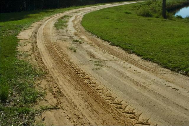乡村公路迟迟不修怎么办?乡村修路占地不同意行吗?
