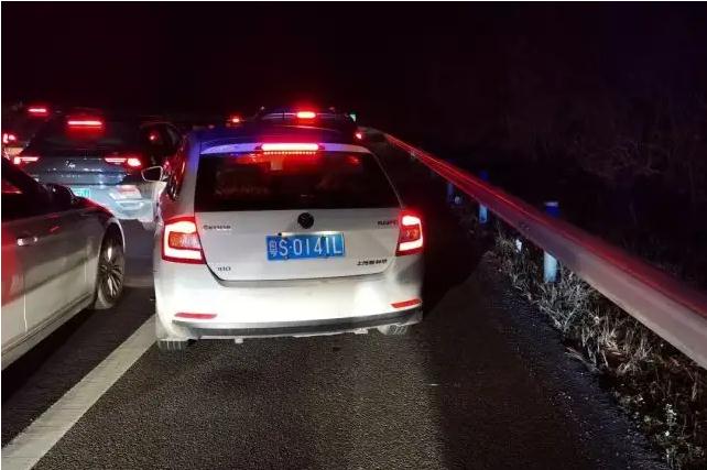 走应急车道怎么举报?占用应急车道举报有奖励吗?