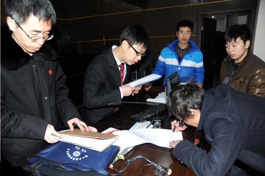 迁款是不是必须打户主名下?拆迁款是夫妻共同财产吗?