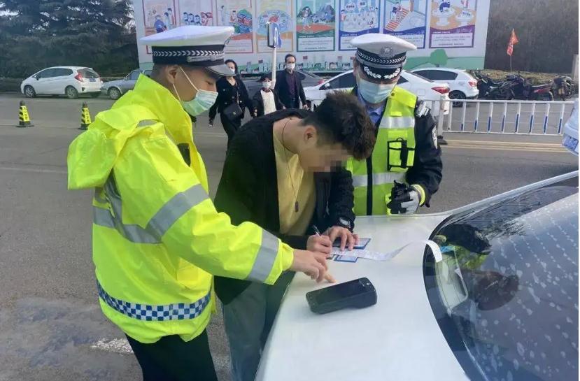 轻微刮蹭逃逸会拘留吗?轻微刮蹭逃逸会吊销驾驶证吗?
