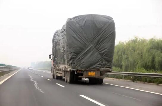 2020年最新高速公路货车怎么样算超载?超载运输的危害有什么?