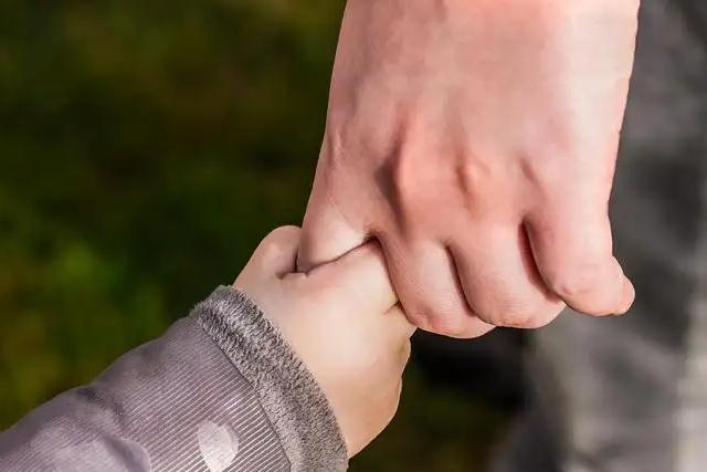 什么情况不用赡养父亲?怎么举证父亲未尽抚养义务?