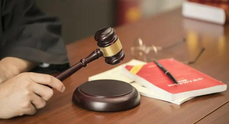 刑事判决后什么时候开始执行?刑事判决追缴后能否就提起民事诉讼?