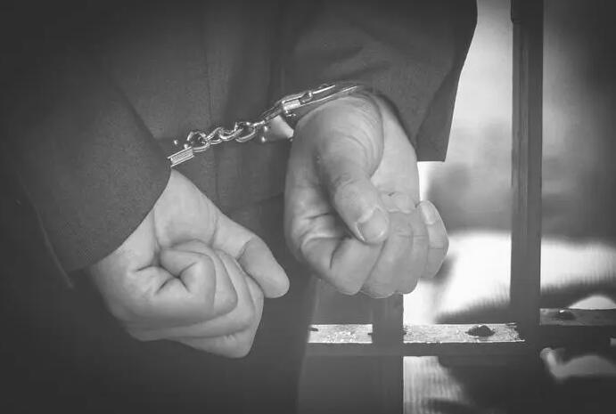 判刑一年缓刑一年是什么意思?判刑一年缓刑一年是不用坐牢吗？