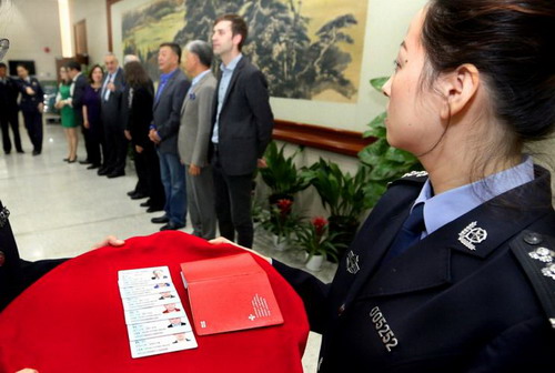 涉外婚姻中的外籍人士结婚后可以直接在国内工作吗?