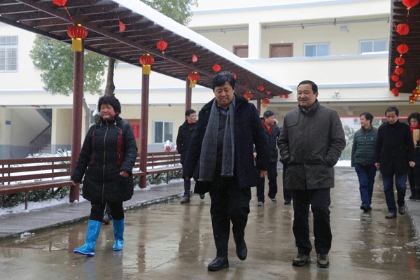 舒城县委书记金德元走访慰问桃溪镇敬老院